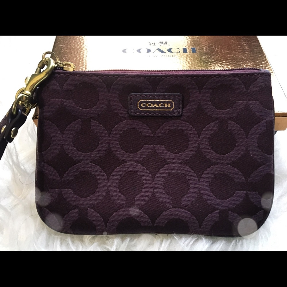 ✨PRICE DROP✨ COACH maroon wristlet